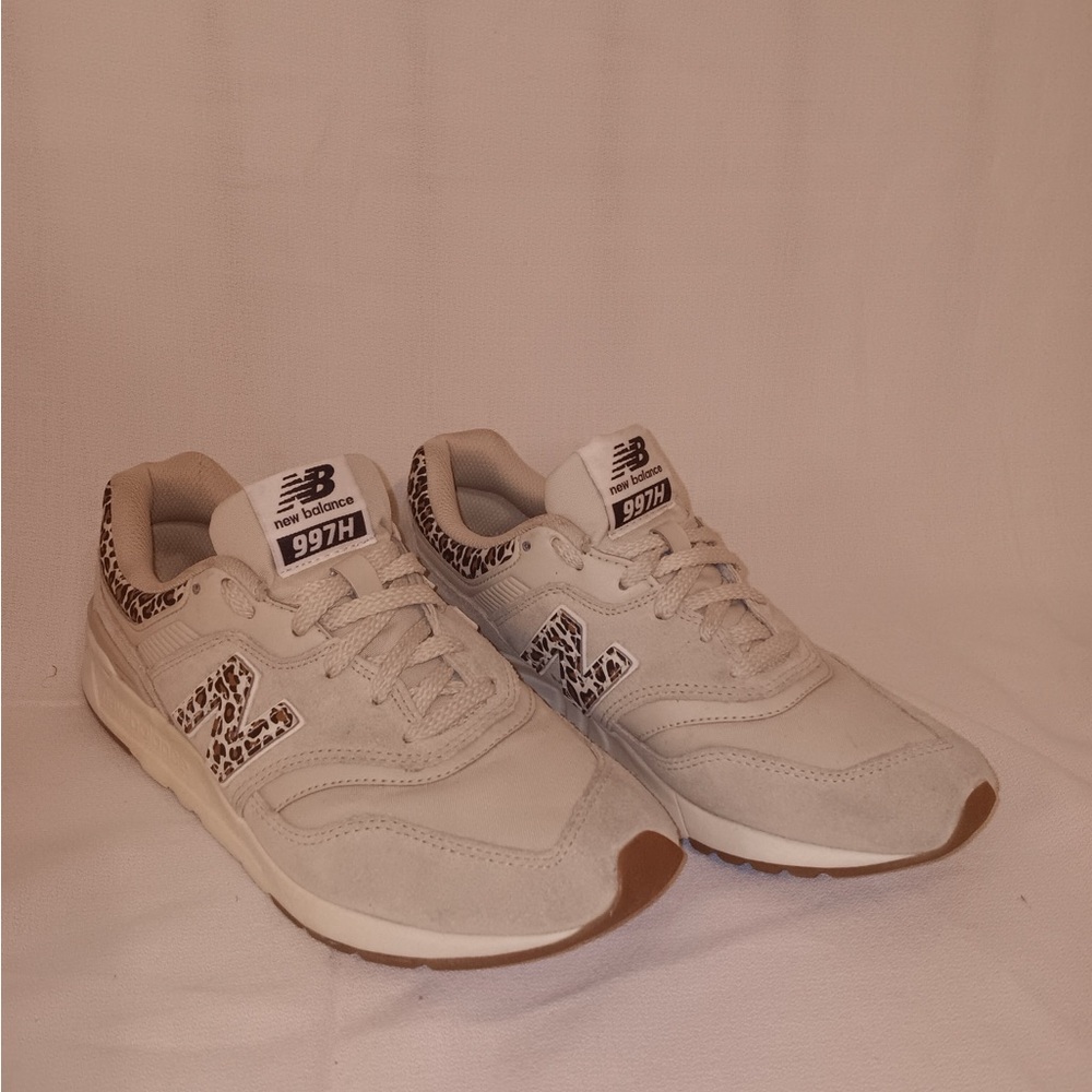 Women’s new balance, tennis shoes